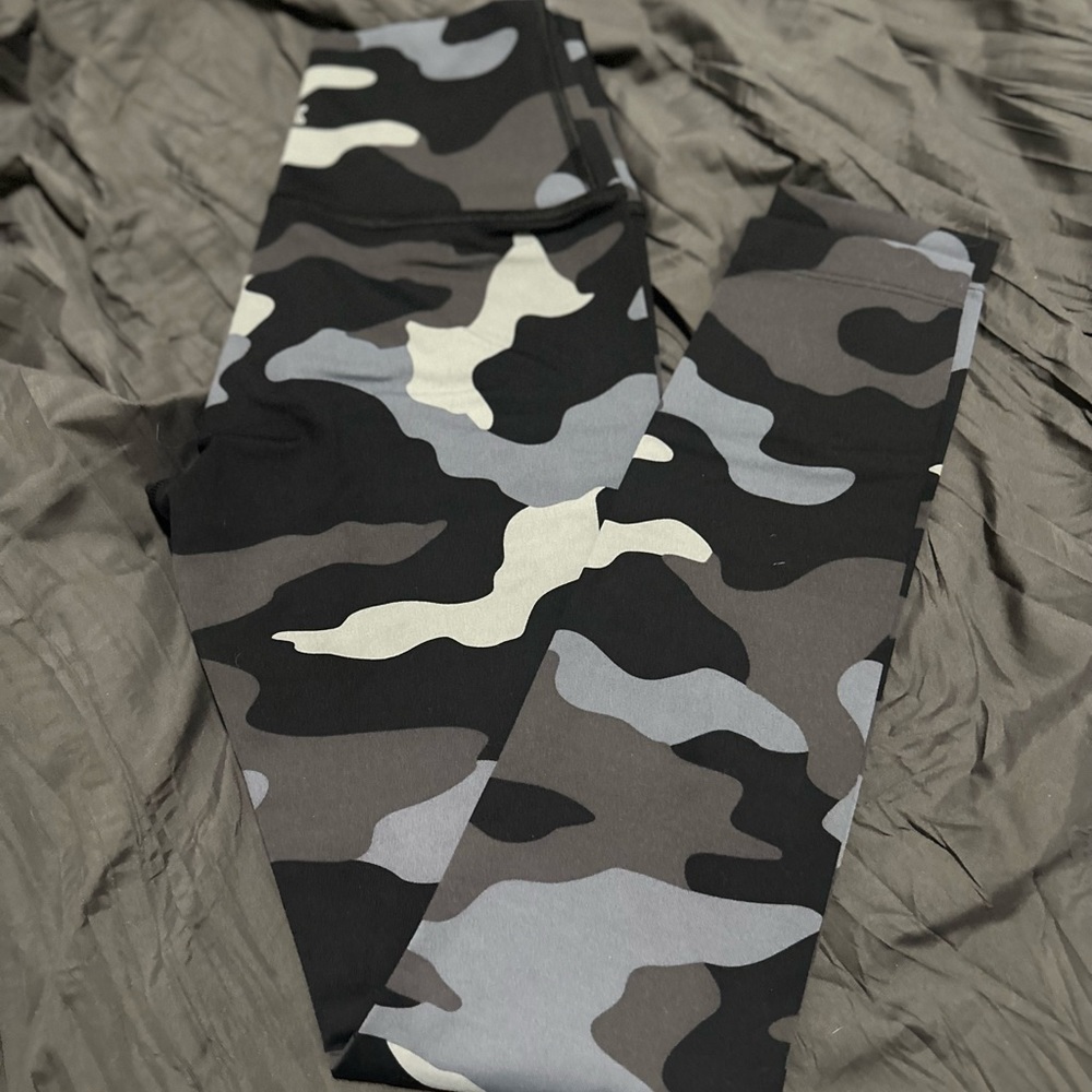 Victoria’s Secret Pink Camo Leggings